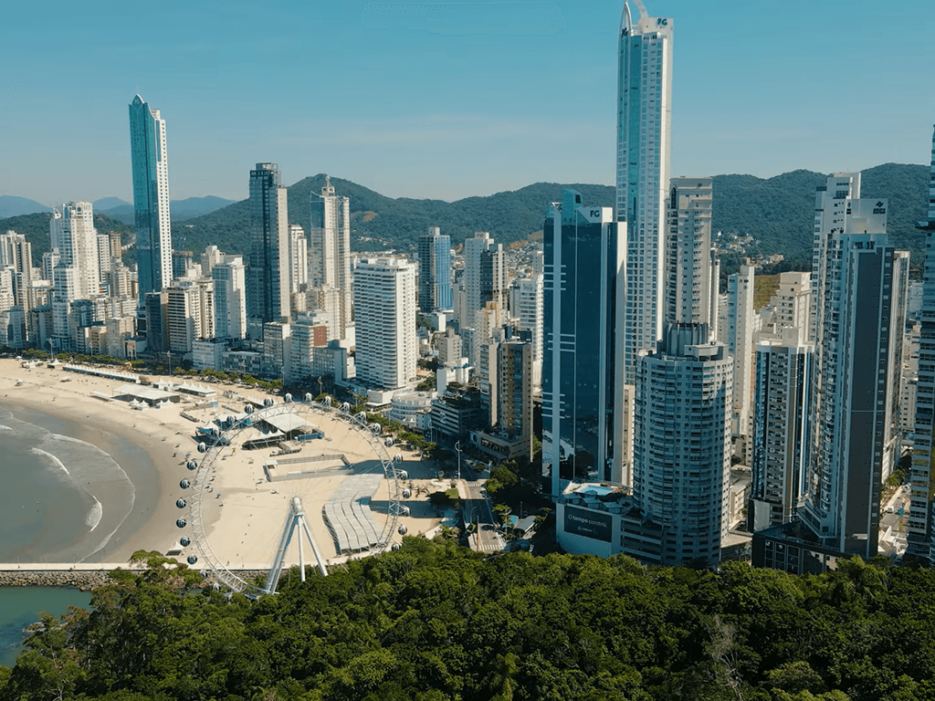 Segurança em Balneário Camboriú: Pesquisa Revela Alta Aprovação e Prioridades da População