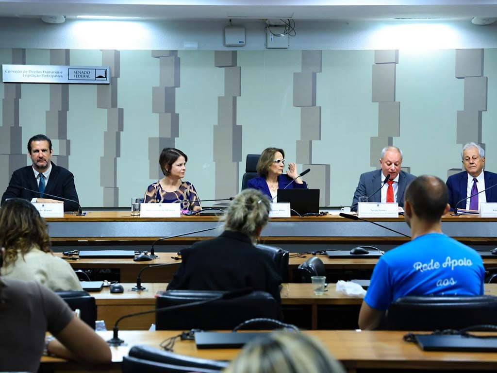 Balneário Camboriú expõe modelo de políticas para idosos no Senado e anuncia novo Centro-Dia