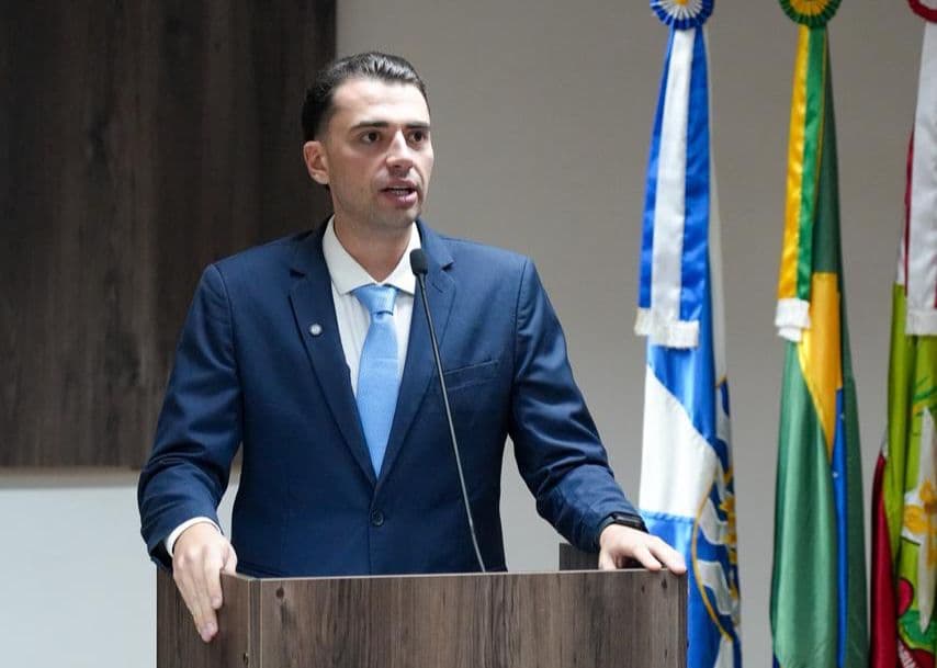 TRE-SC Confirma Mandato de Vereador em Balneário Camboriú Após Desfiliação Partidária