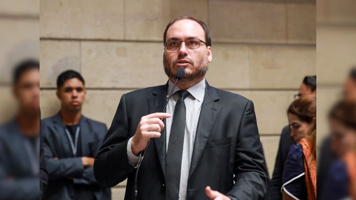 Prefeito e ex-governador diz que candidatura de Carlos Bolsonaro ao Senado por SC é 'loucura'