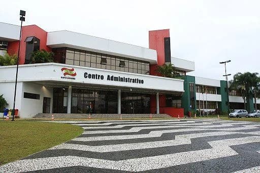 Desafios das campanhas ao Governo de SC e movimentações políticas em Balneário Camboriú