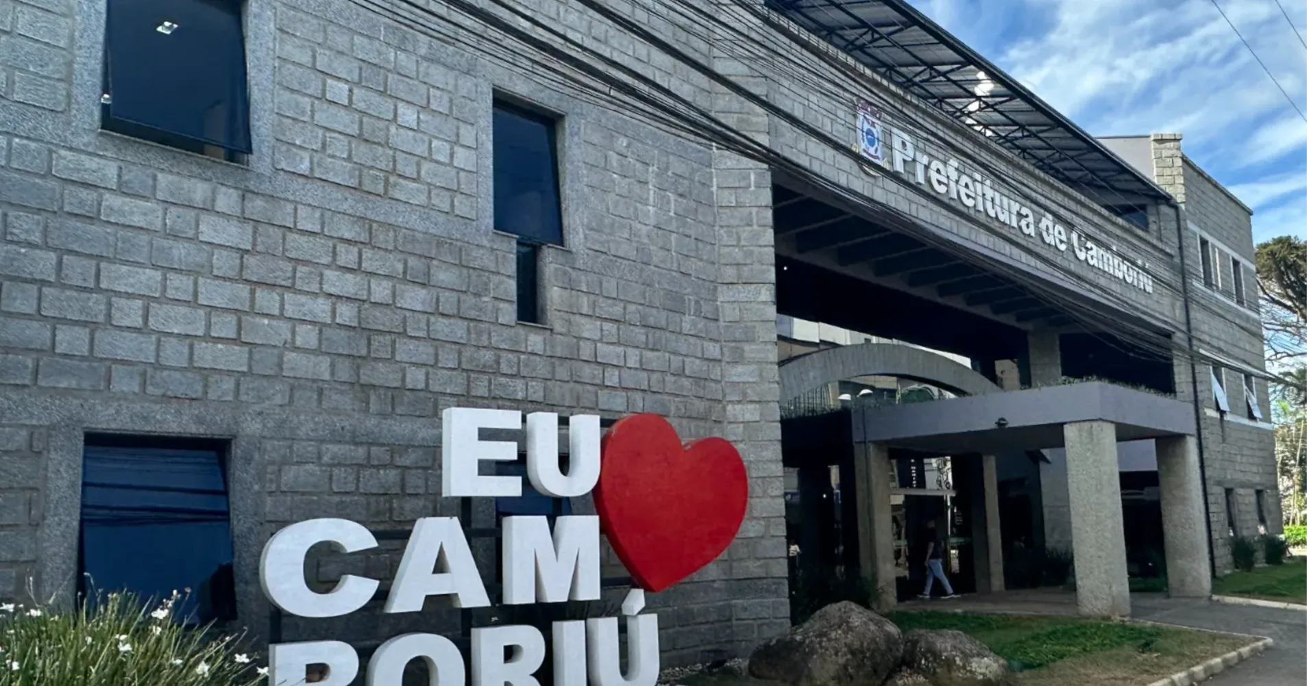 Últimos dias: ainda dá tempo de se inscrever no concurso de Camboriú com 5 editais e salários de até R$ 15,9 mil